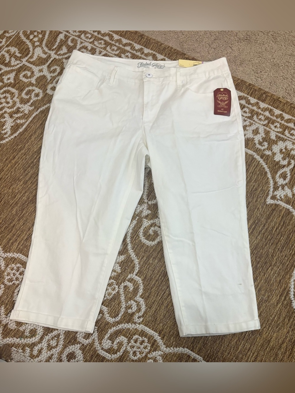 Faded Glory 21" womens belted capri pants white size 18 new READ